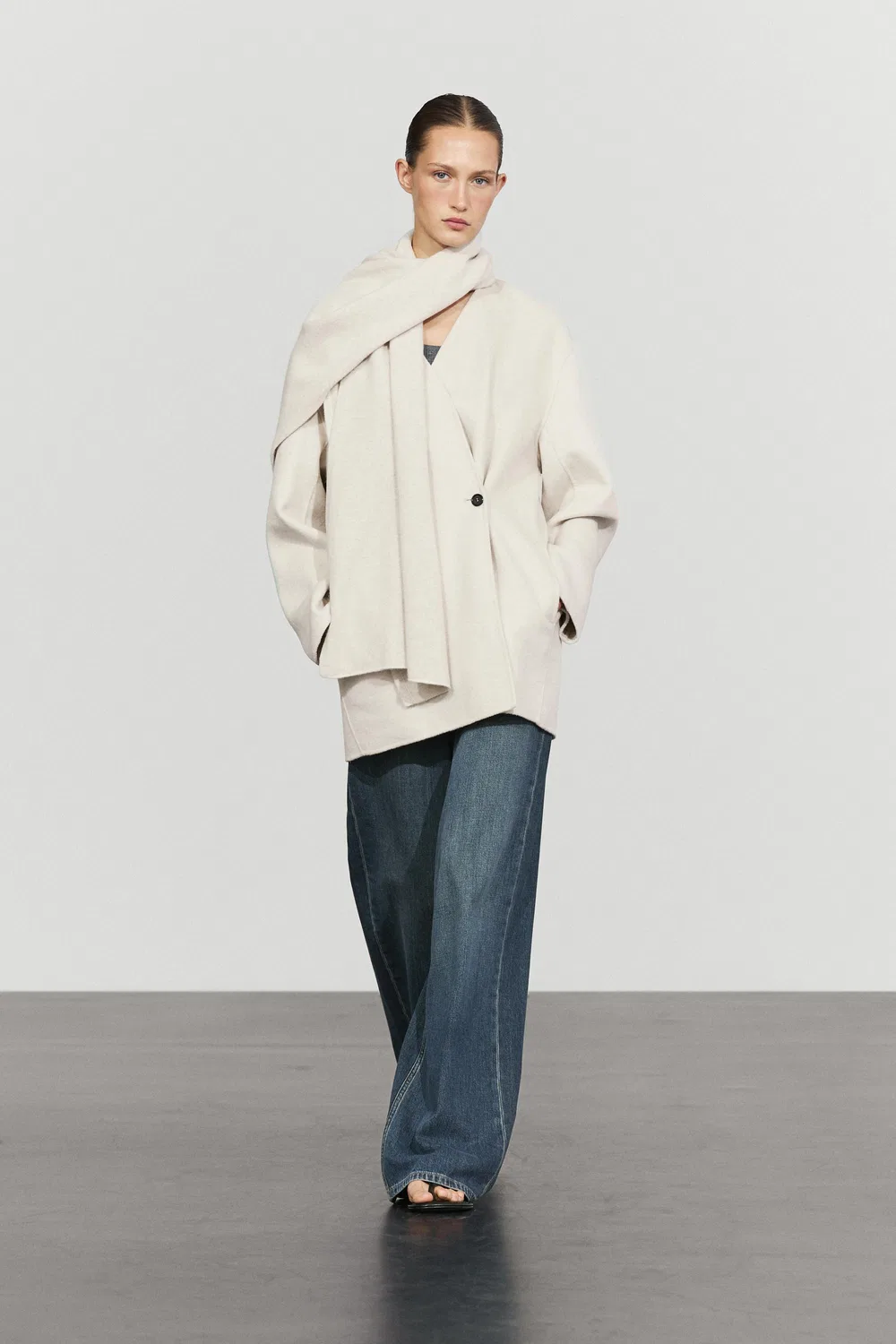Пальто Massimo Dutti, с отделанным воротником-шарфом, бежевый