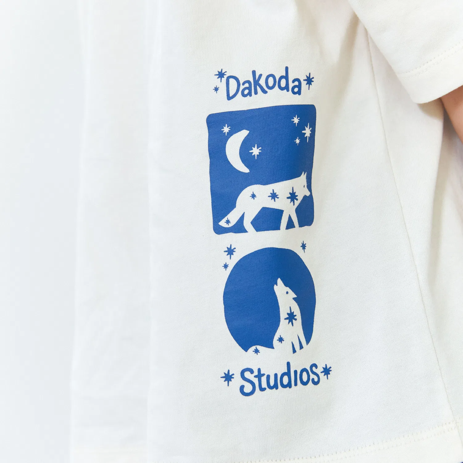 Детская футболка Howling Wolf, белая, от Dakoda Studios — фото 4