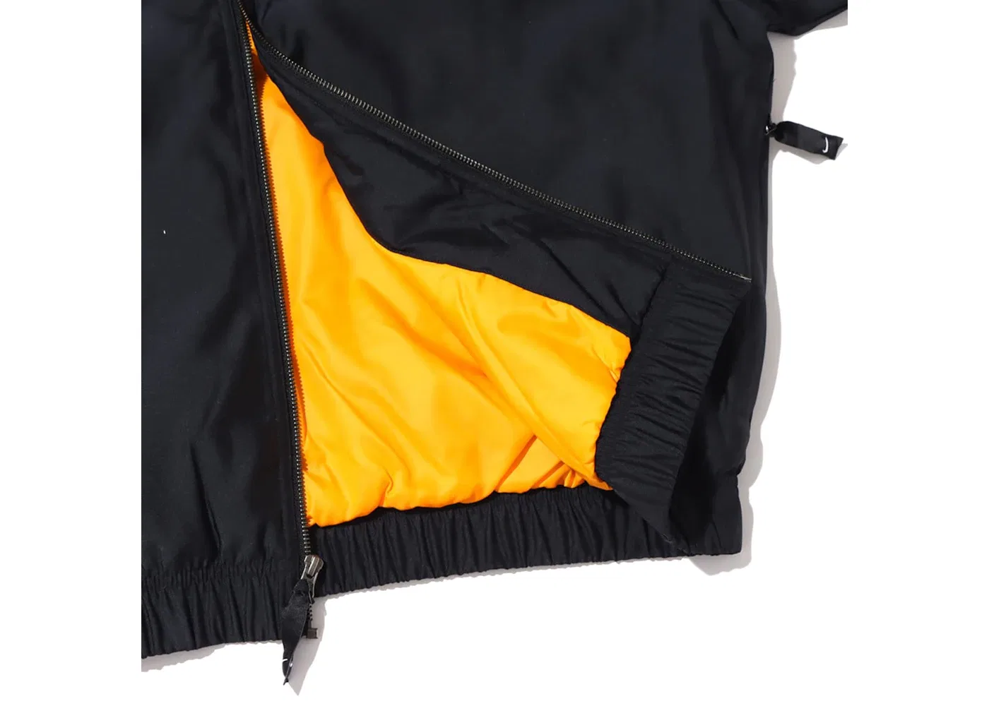 Мужская куртка-бомбер из атласа с принтом Nike Solo Swoosh Satin Bomber Jacket, Black Kumquat — фото 3
