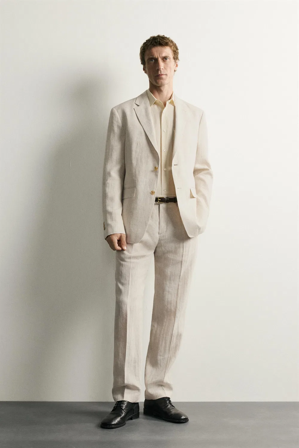 Костюм из 100% льна, плиссированные брюки. ZARA, Sand