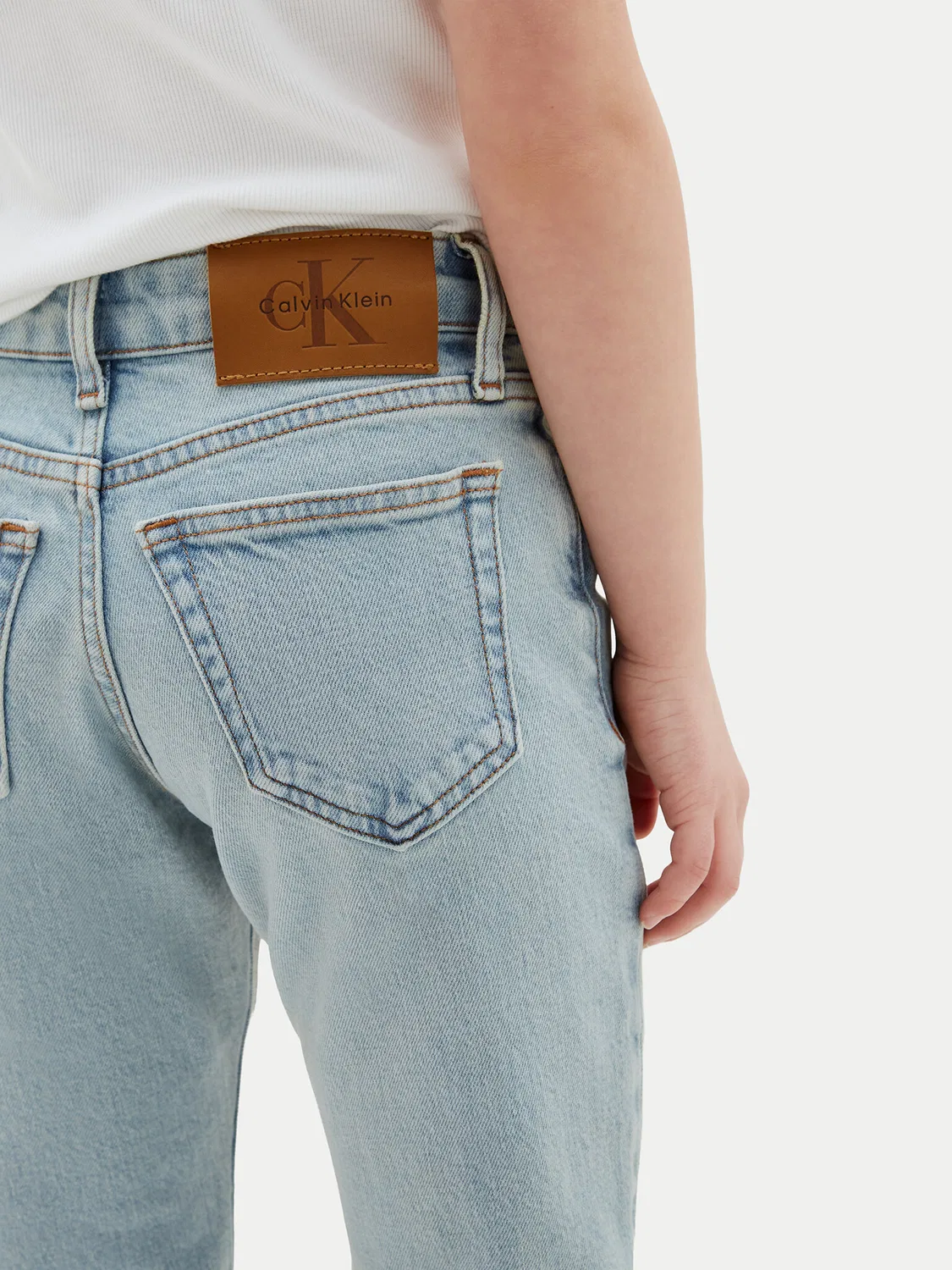 Джинсы прямого кроя для девочки Calvin Klein Jeans, голубой — фото 4