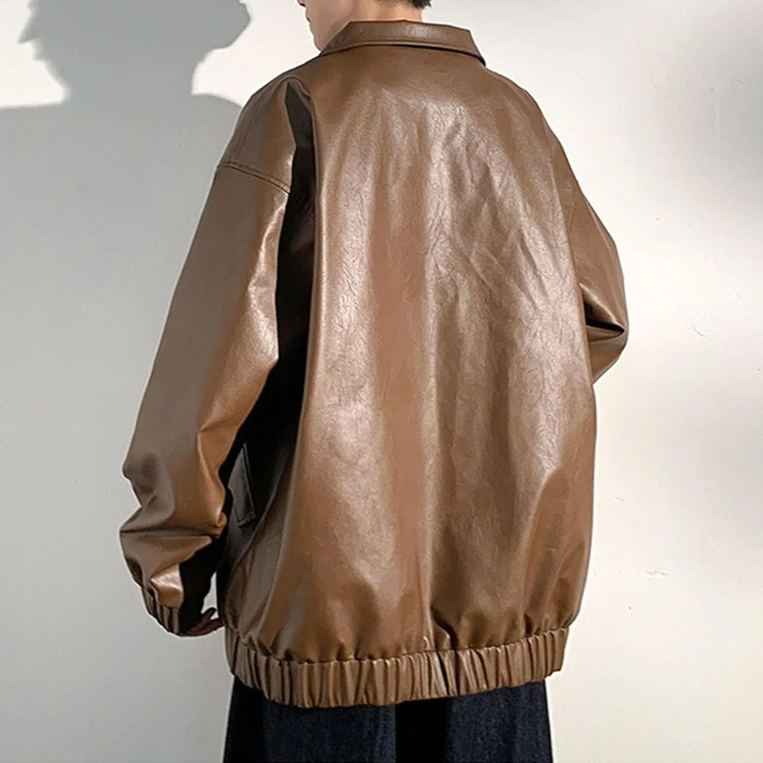 Мужская куртка из экокожи с молнией, модель Oversized, кофейный — фото 3