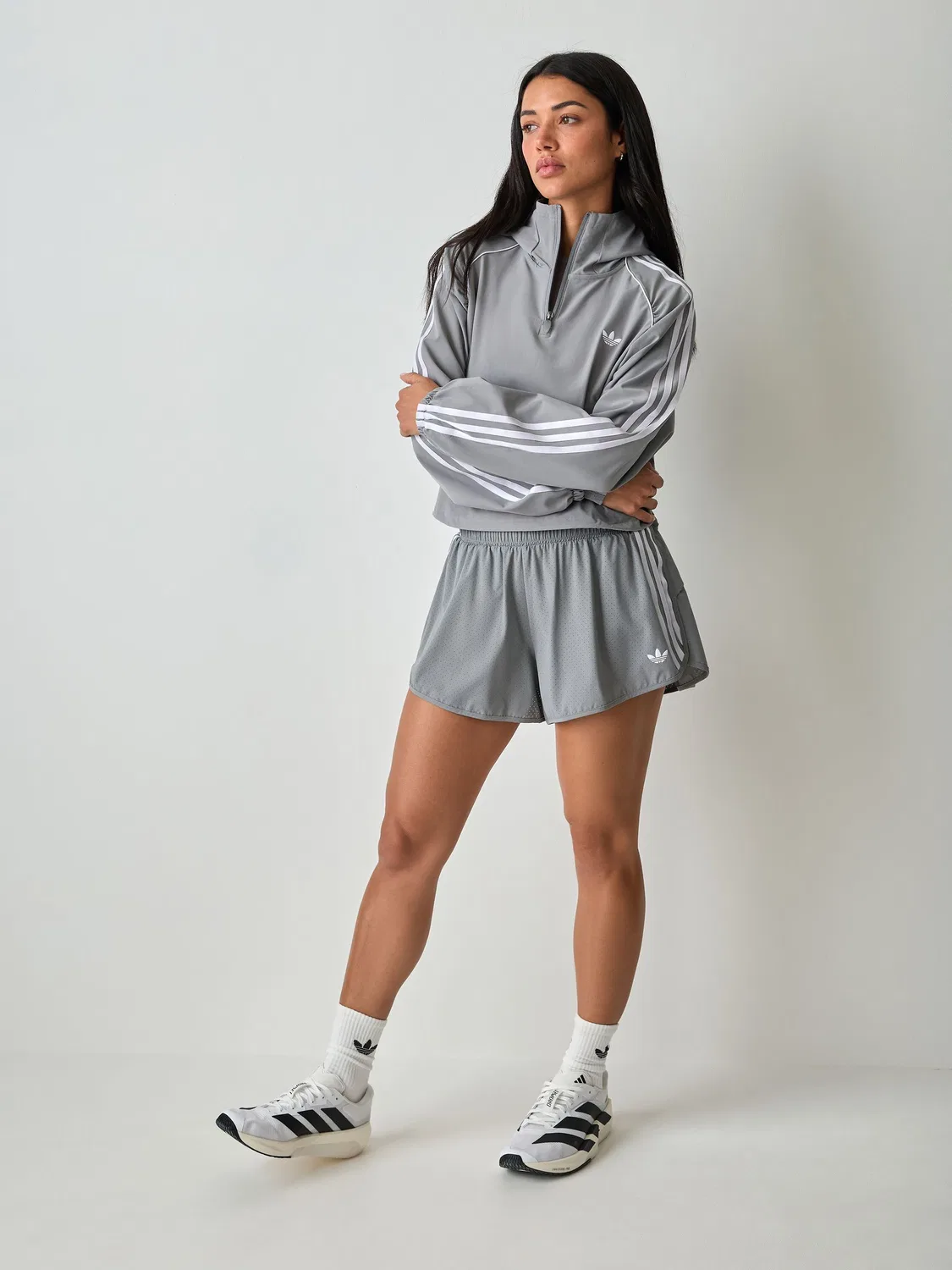 Серая спортивная куртка на молнии adidas Originals — фото 2