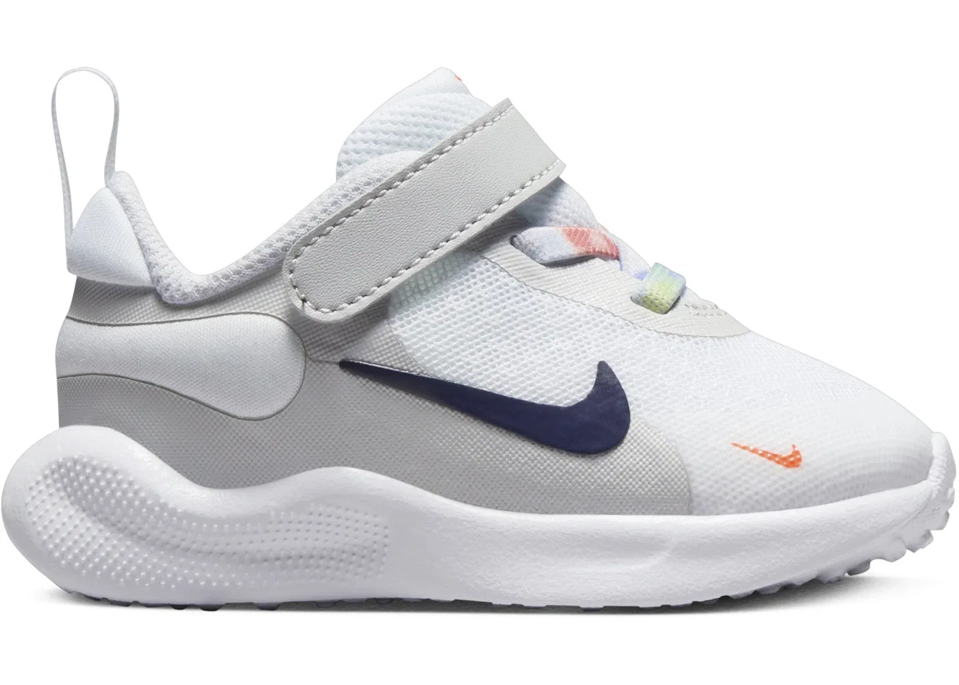 Детские кроссовки для активного отдыха Nike Revolution 7 SE, Белый/Фотон Даст/Вейпор Грин/Миднайт Нэви