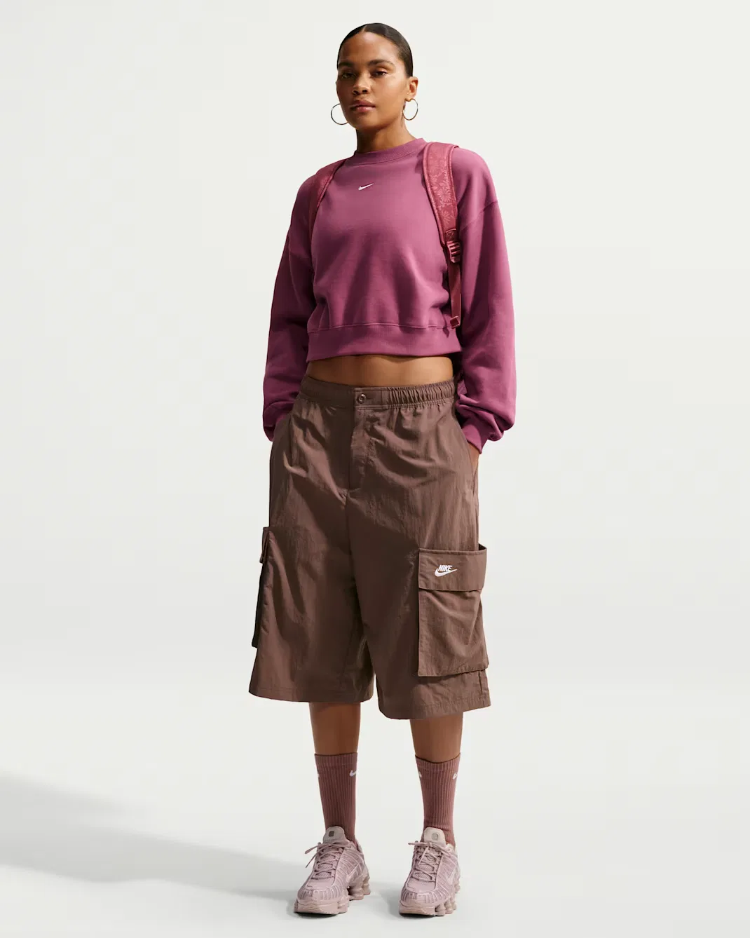 Женская укороченная футболка оверсайз с круглым вырезом Nike Studio Fleece Medium Weight, Pink Smoke/Sail — фото 4