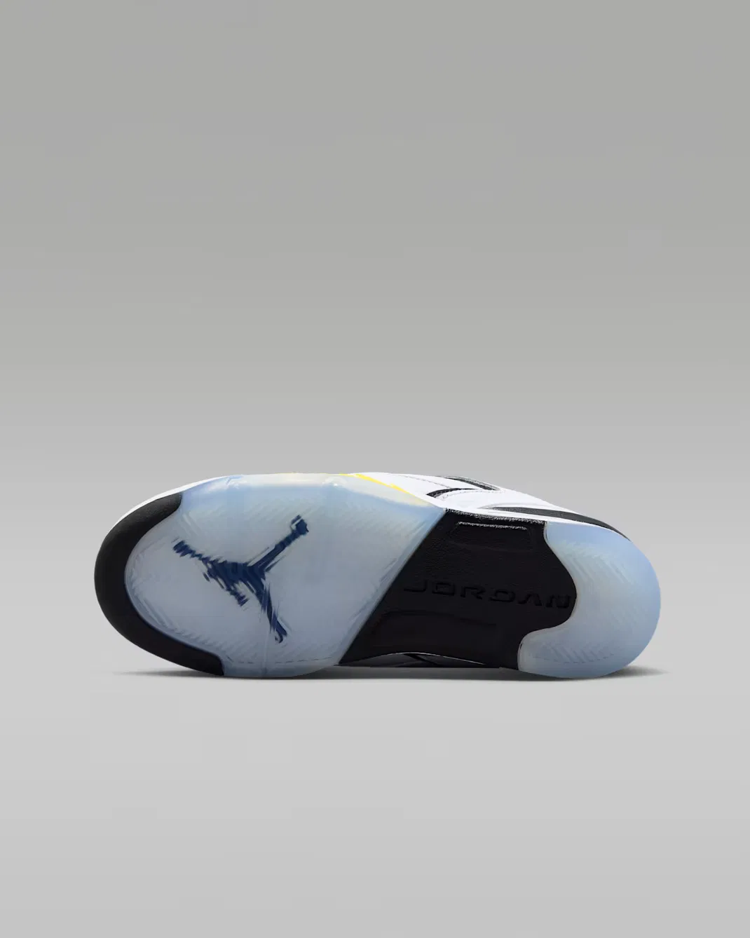 Кроссовки для детей постарше Air Jordan Sixty Plus Low, White/Tour Yellow/Black — фото 2