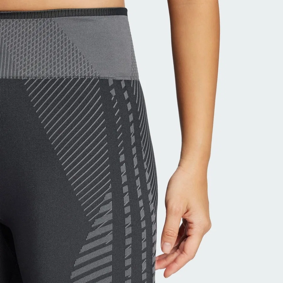 Спортивные леггинсы 7/8 с принтом Performance JE8021 adidas, Черно-серый — фото 4