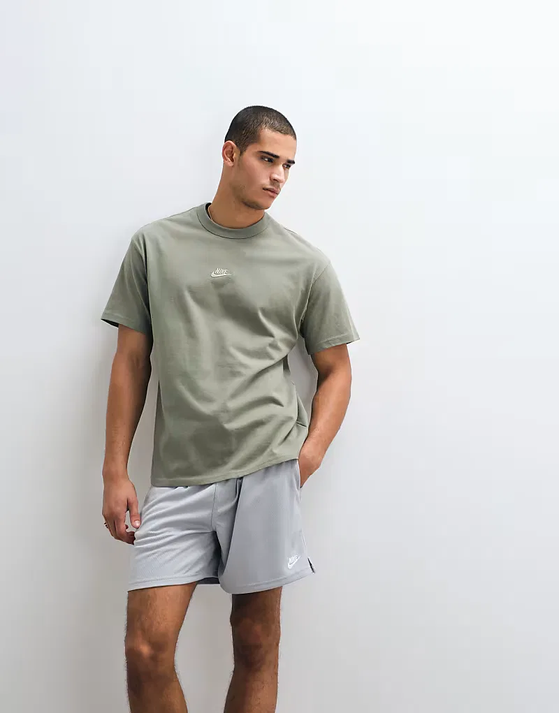 Футболка Nike Premium Essentials оверсайз хаки — фото 3