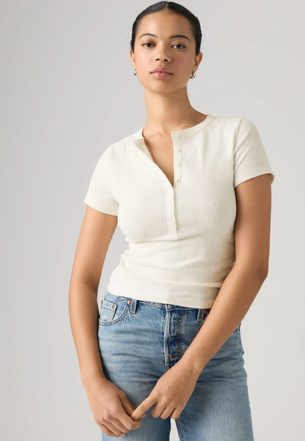 Футболка из тонкой ткани с ажурным узором - базовая футболка Levi'S, Egret