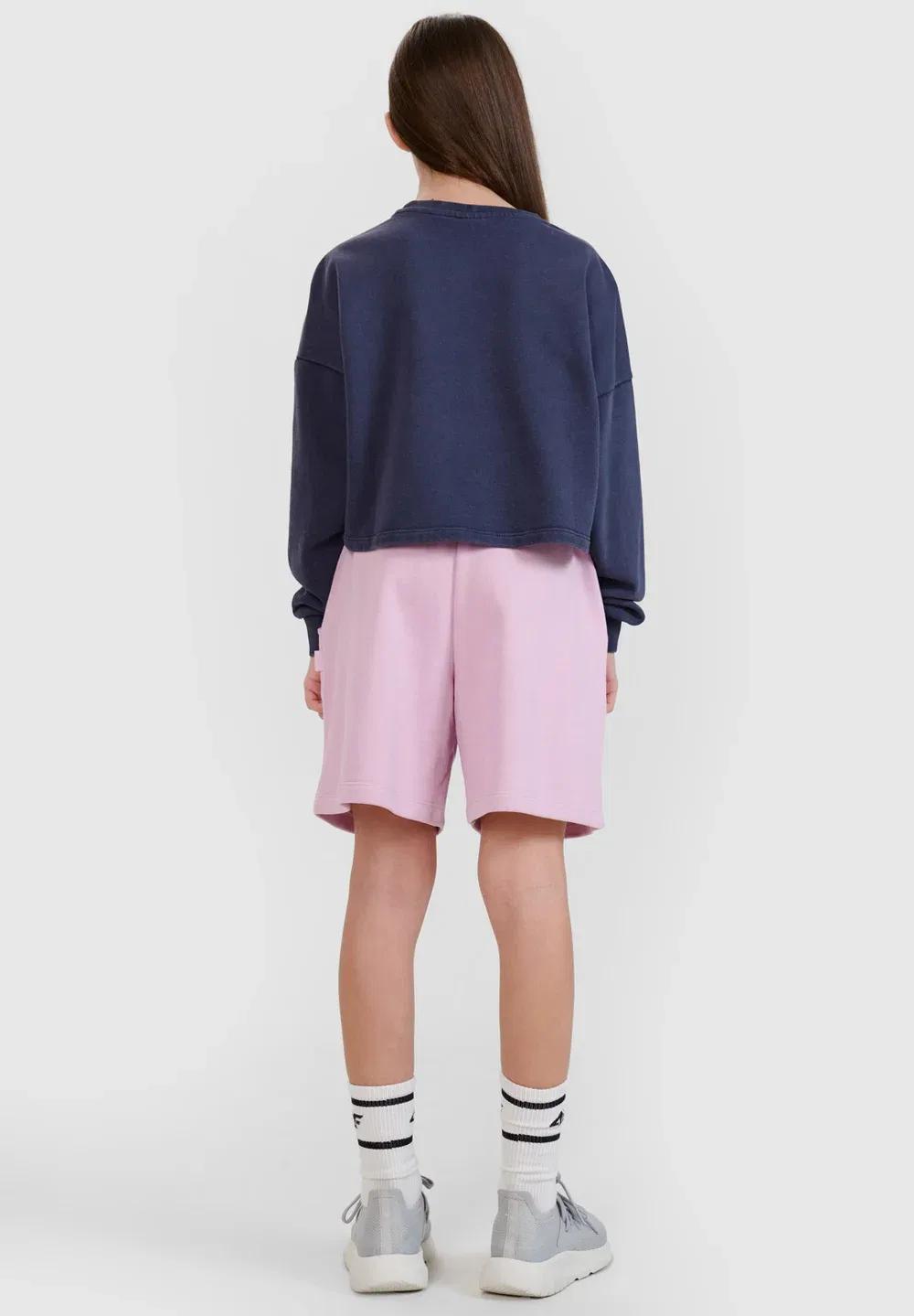 Spodenki dresowe dziewczęce - granatowe 122 (6-7 лат) - спортивные шорты 4F, Light Violet — фото 3