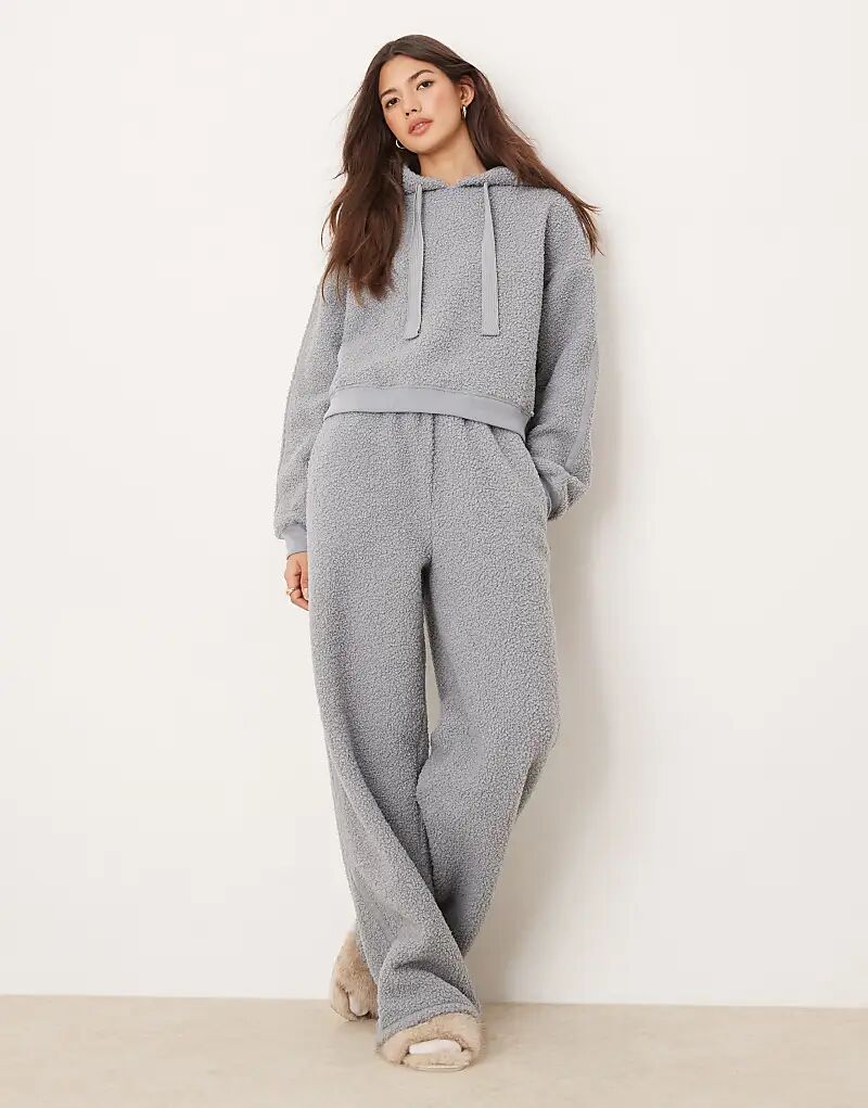 

Комплект из укороченного худи и широких брюк ASOS DESIGN Lounge Borg синего цвета