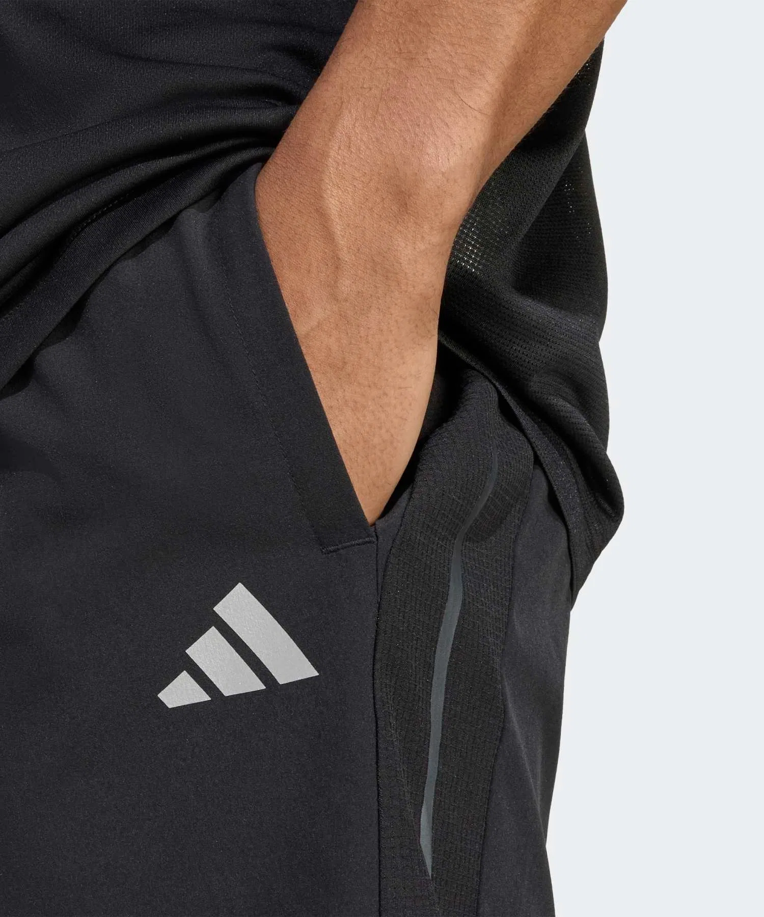 Мужские шорты adidas Tech Apparel Shorts — фото 3