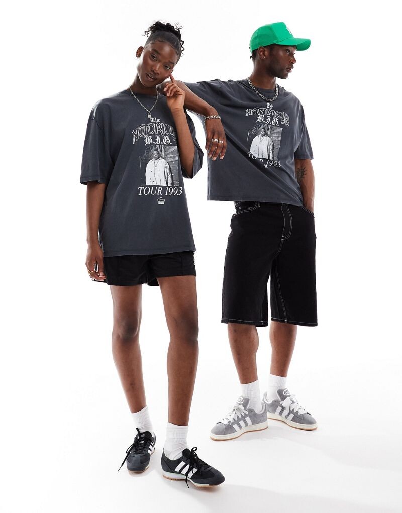 

Черная оверсайз-футболка унисекс с лицензионными принтами Biggie Smalls Tour ASOS DESIGN