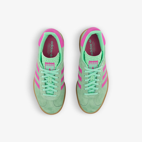 Низкие замшевые кроссовки Gazelle с ярким фирменным принтом Adidas, розовый — фото 2