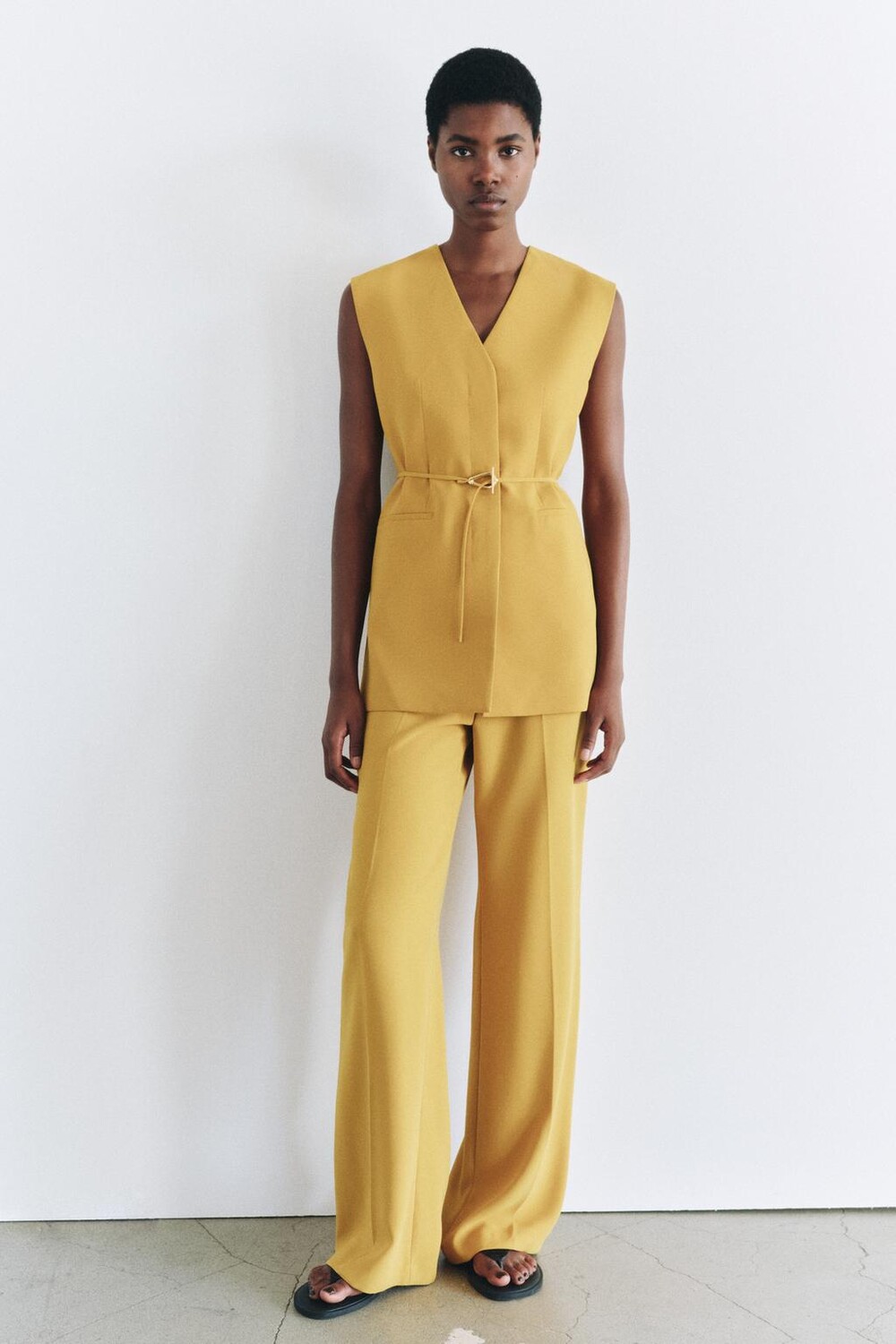 

Расклешенные брюки с карманами ZARA, цвет mustard