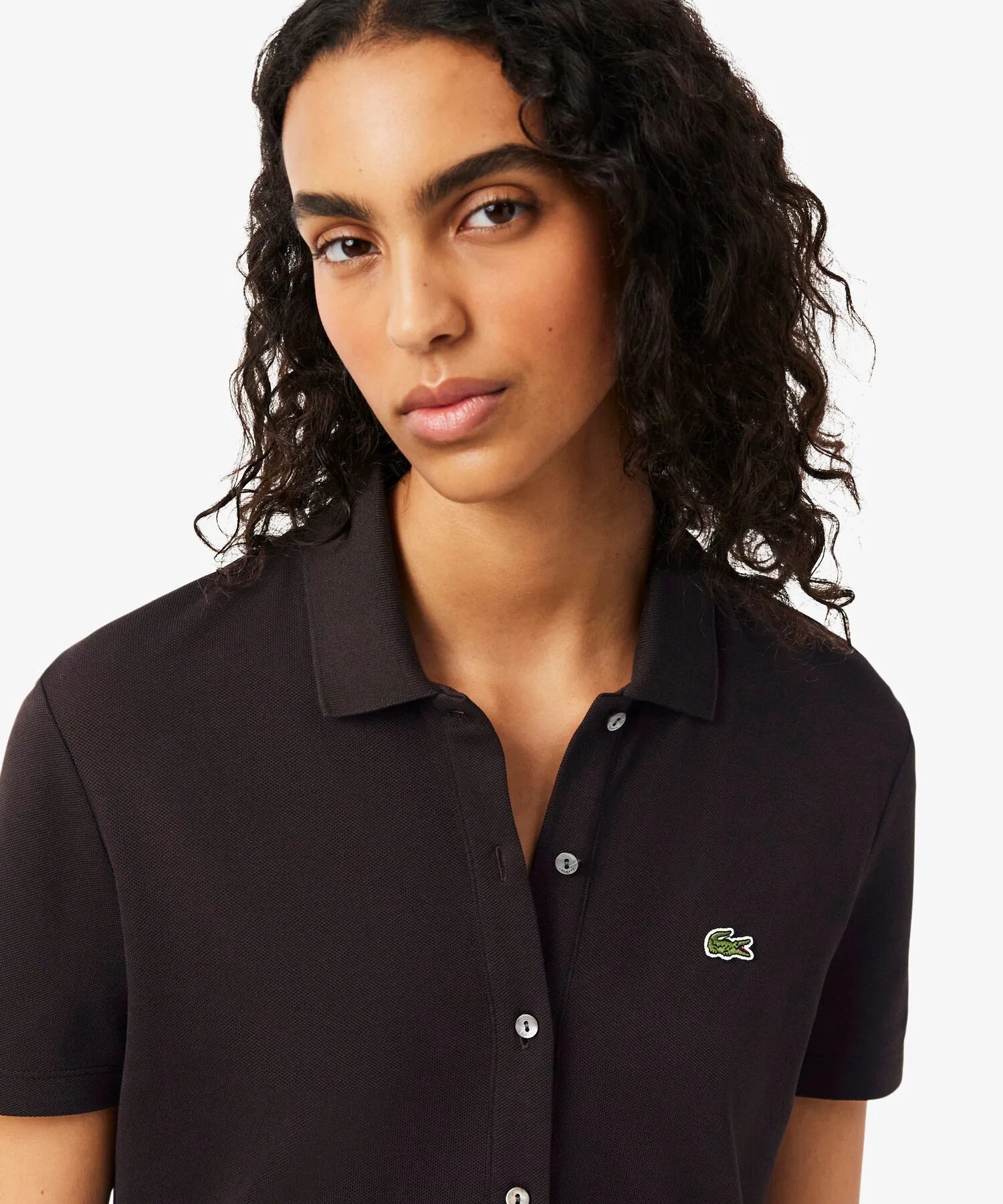 Платье-поло LACOSTE из хлопка-пике с плиссировкой, белое — фото 3