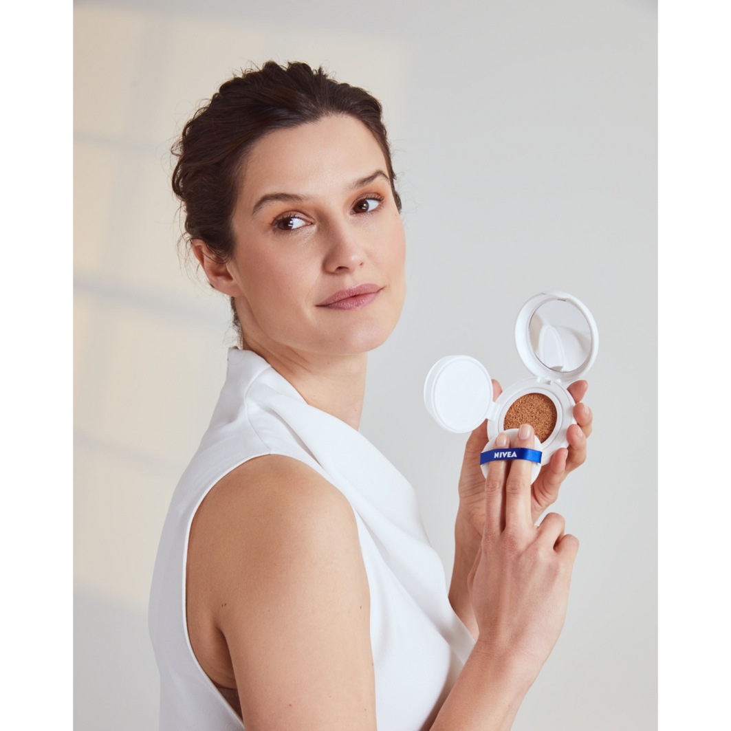 Пудра для лица cellular expert finish 3in1 pflege cushion dunkel Nivea, 2 - medium, объем 15 мл — фото 3