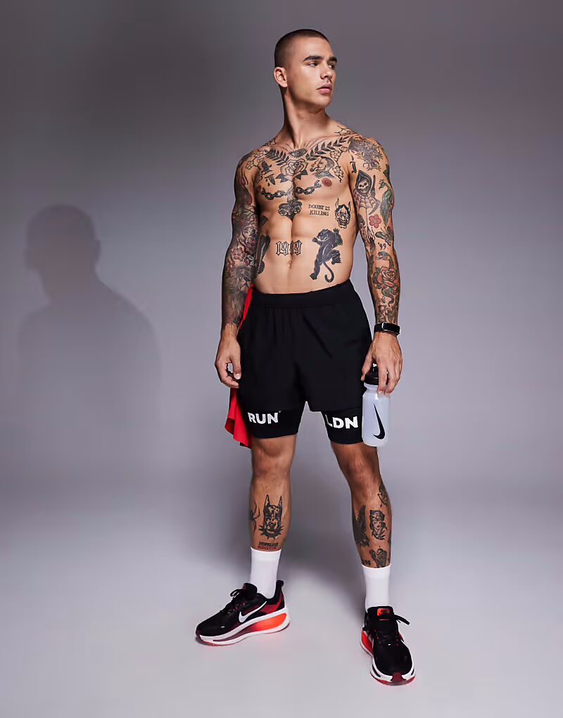 

Быстросохнущие шорты для бега с карманом для телефона сзади, черного цвета 4505