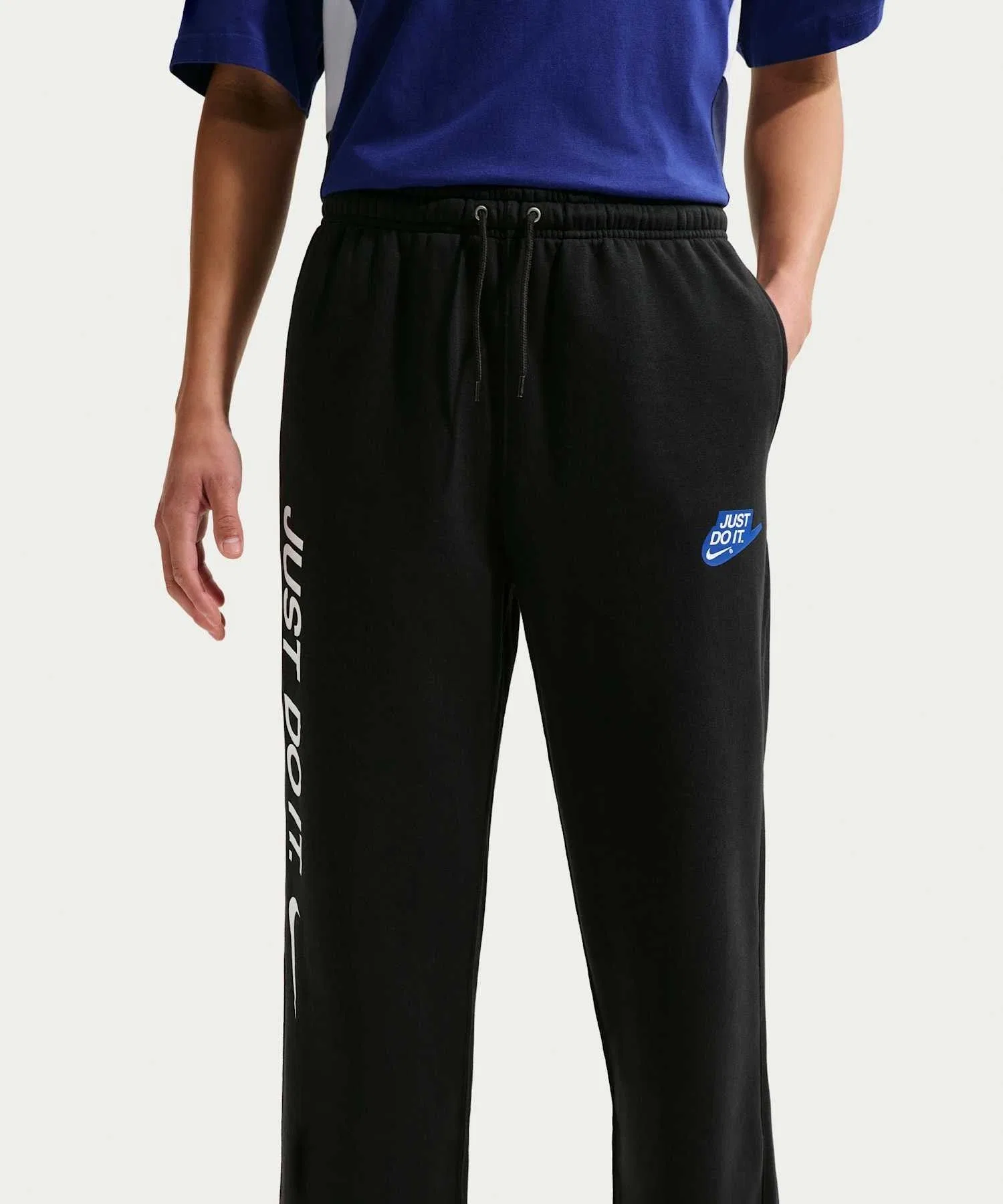 Мужские брюки Nike Sportswear Club из французской махровой ткани с открытым низом IF0761-010, черные. — фото 2