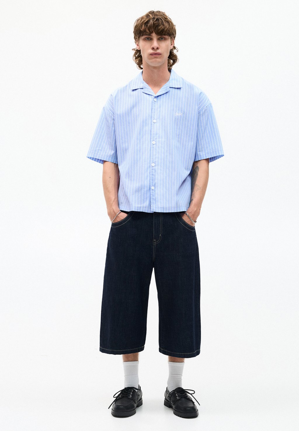 

Рубашка STRIPED WITH EMBROIDERY PULL&BEAR, светло-голубой