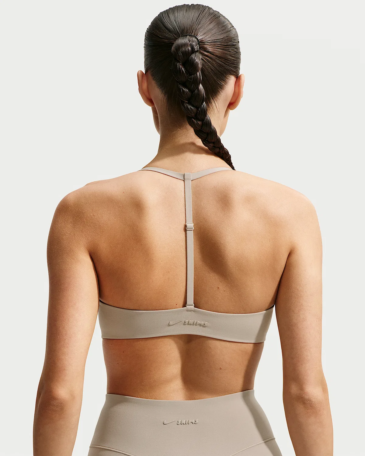 Женский спортивный бюстгальтер Triangle NikeSKIMS Studio Stretch, NSKM Linen/NSKM Linen — фото 2