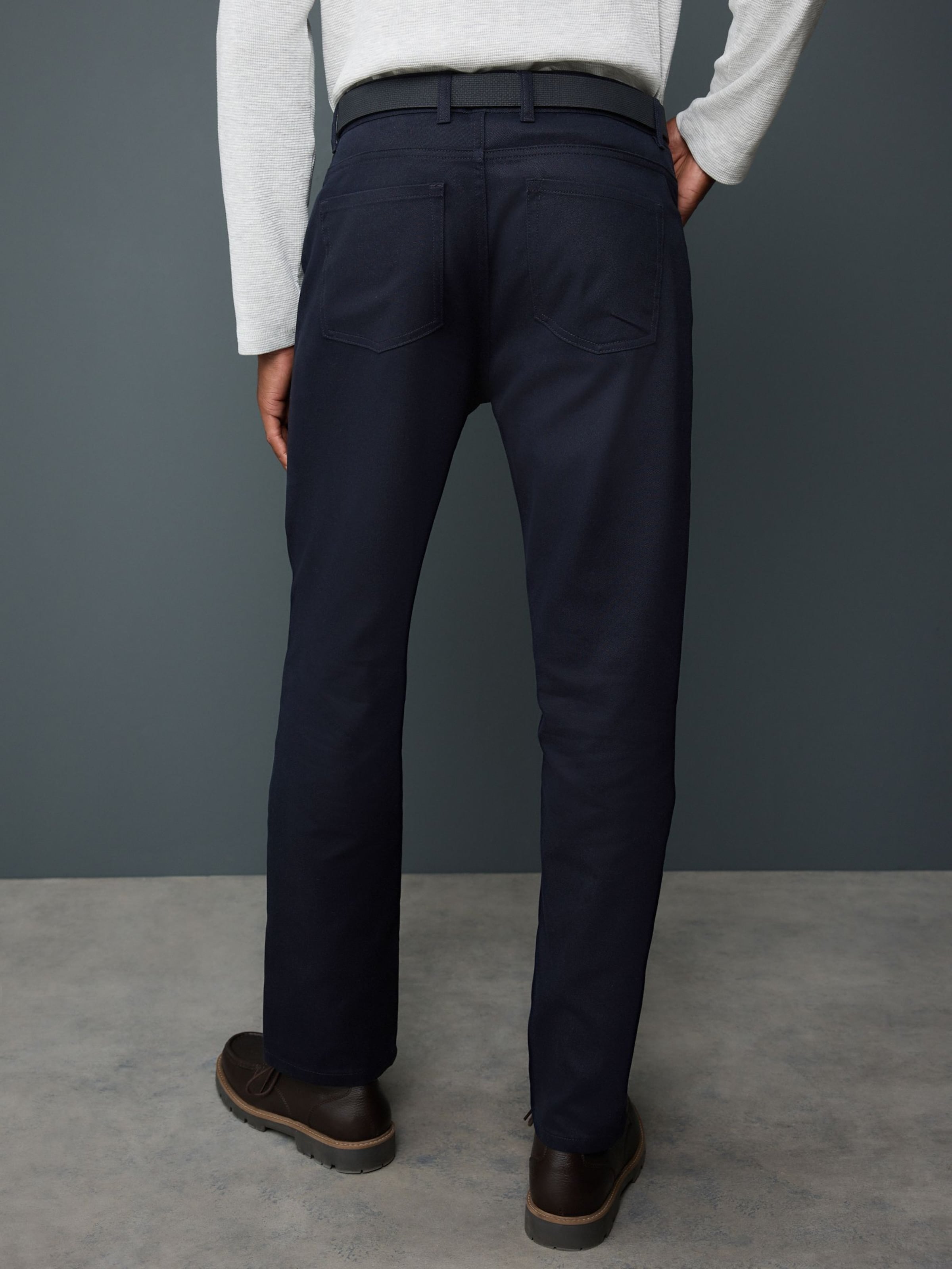 Next Брюки чинос Regular в цвете Navy — фото 4