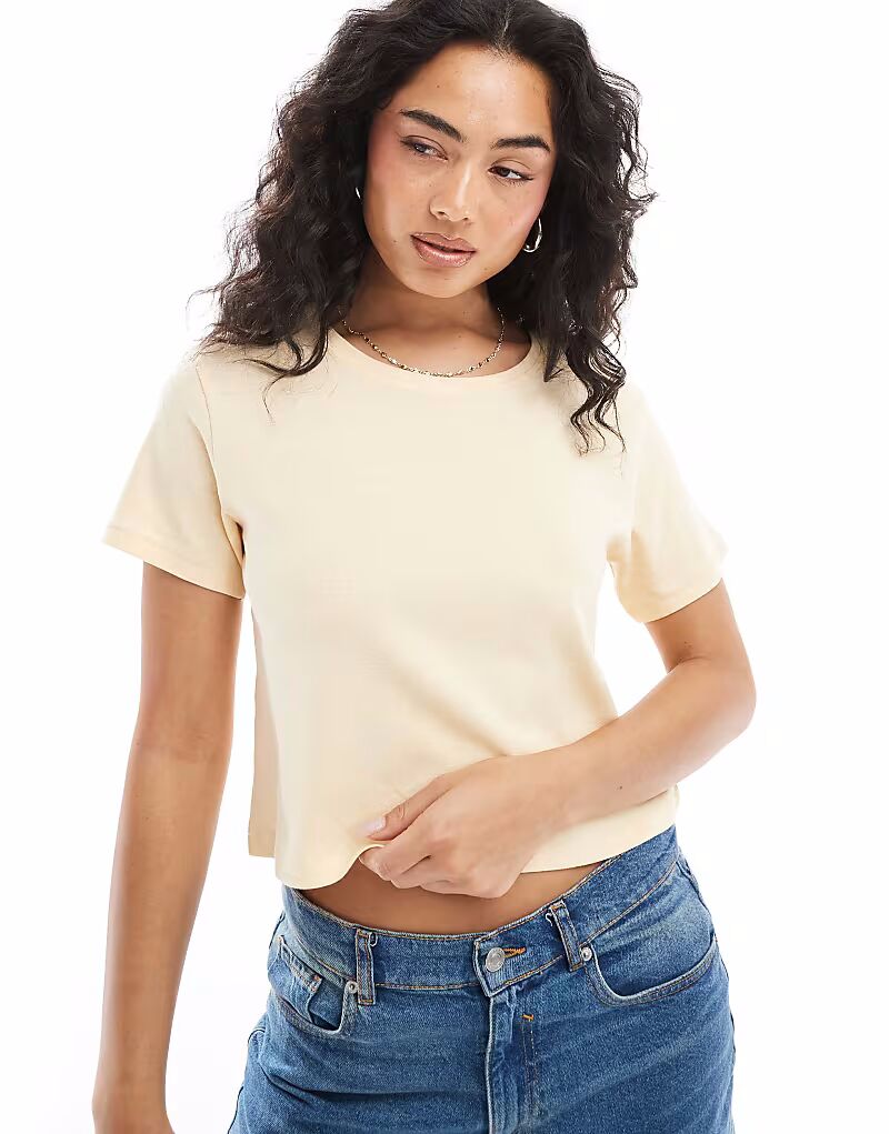 

Футболка Monki Shrunked в масляно-желтом цвете