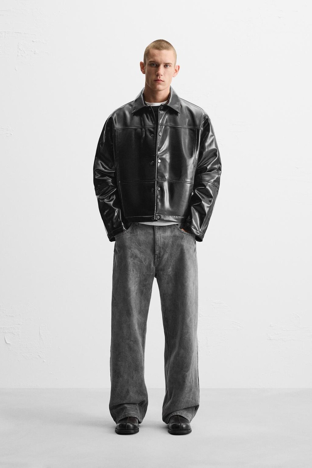 

Блестящая куртка ZARA, черный