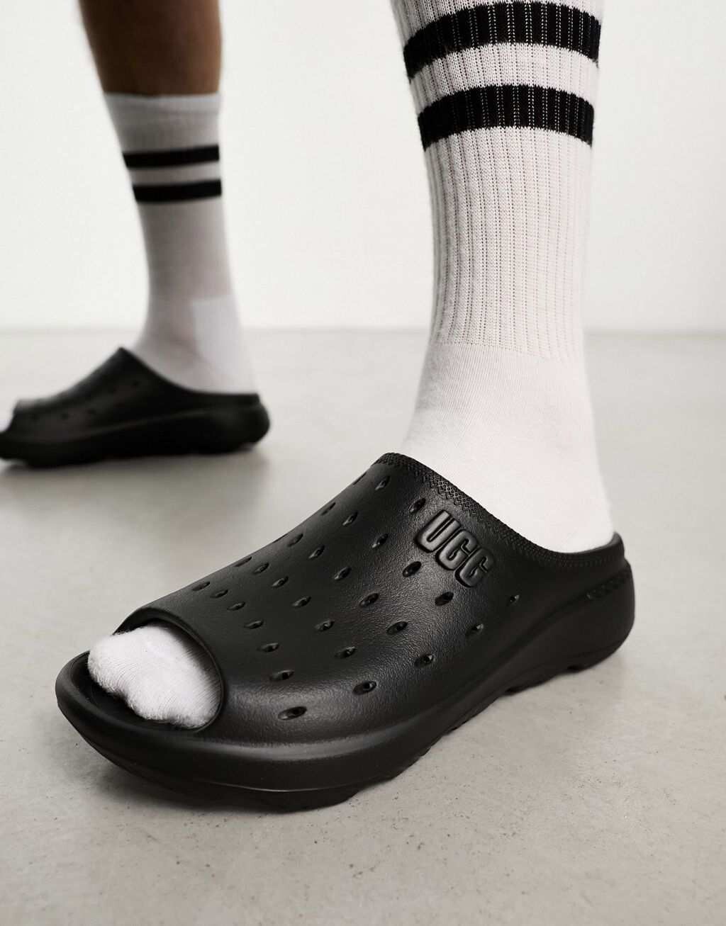 

Шлепанцы UGG Slide It, черный