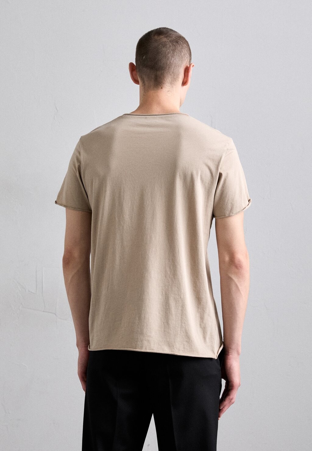 

Базовая футболка ROLL NECK TEE Filippa K, бежевый