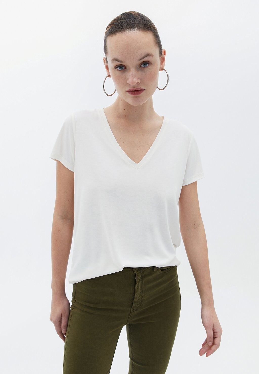 

Базовая футболка SOFT TOUCH V-NECK OXXO, цвет ice milk