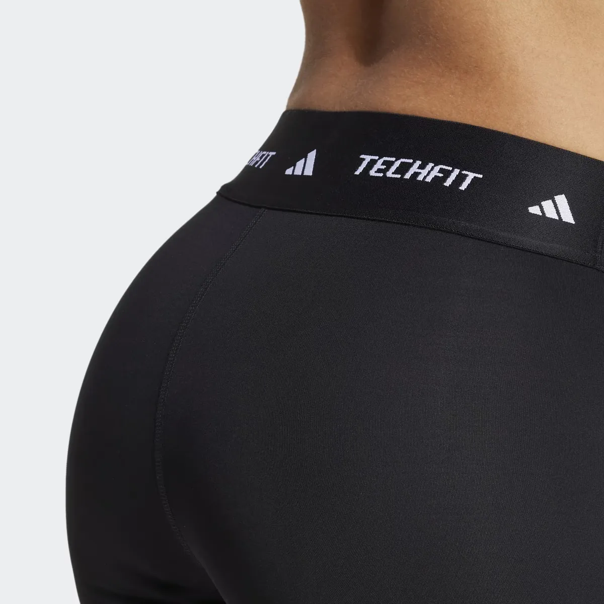 Короткие женские леггинсы Adidas TECHFIT Stay In Play, черный — фото 3