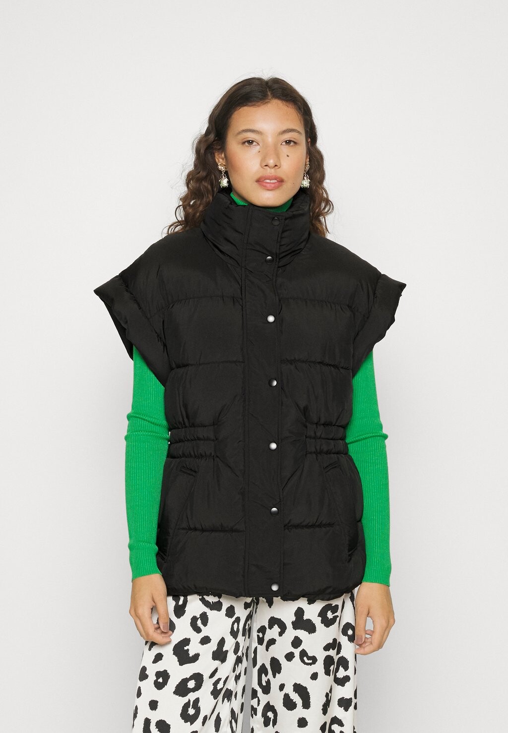 

Жилет LOLA PUFFER VEST Gina Tricot, черный