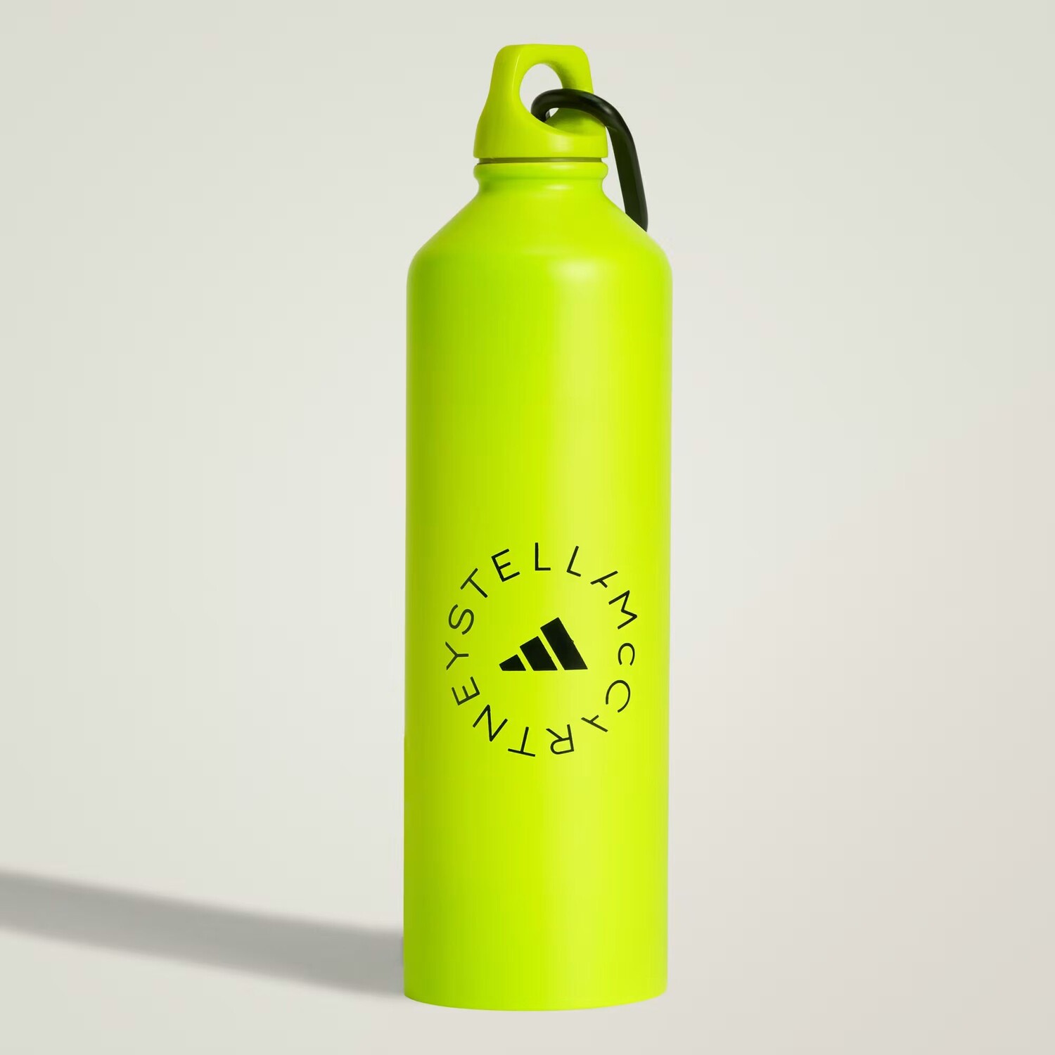 

Бутылка от Stella McCartney Adidas, цвет Semi Solar Slime/Black