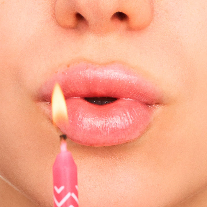 Блеск для губ essence Lipgloss Juicy Birthday Bomb Shiny 01 Cake My Day, 10 ml — фото 4