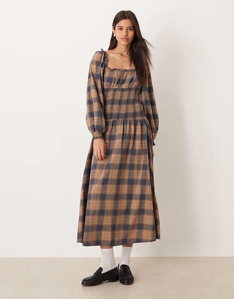 

Платье миди ASOS DESIGN с круглым вырезом и присборенным лифом в черно-коричневую клетку