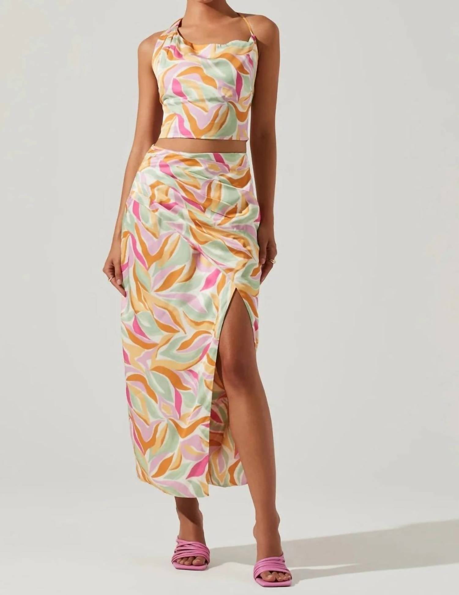 

Женское платье ASTR, цвет mustard pink floral