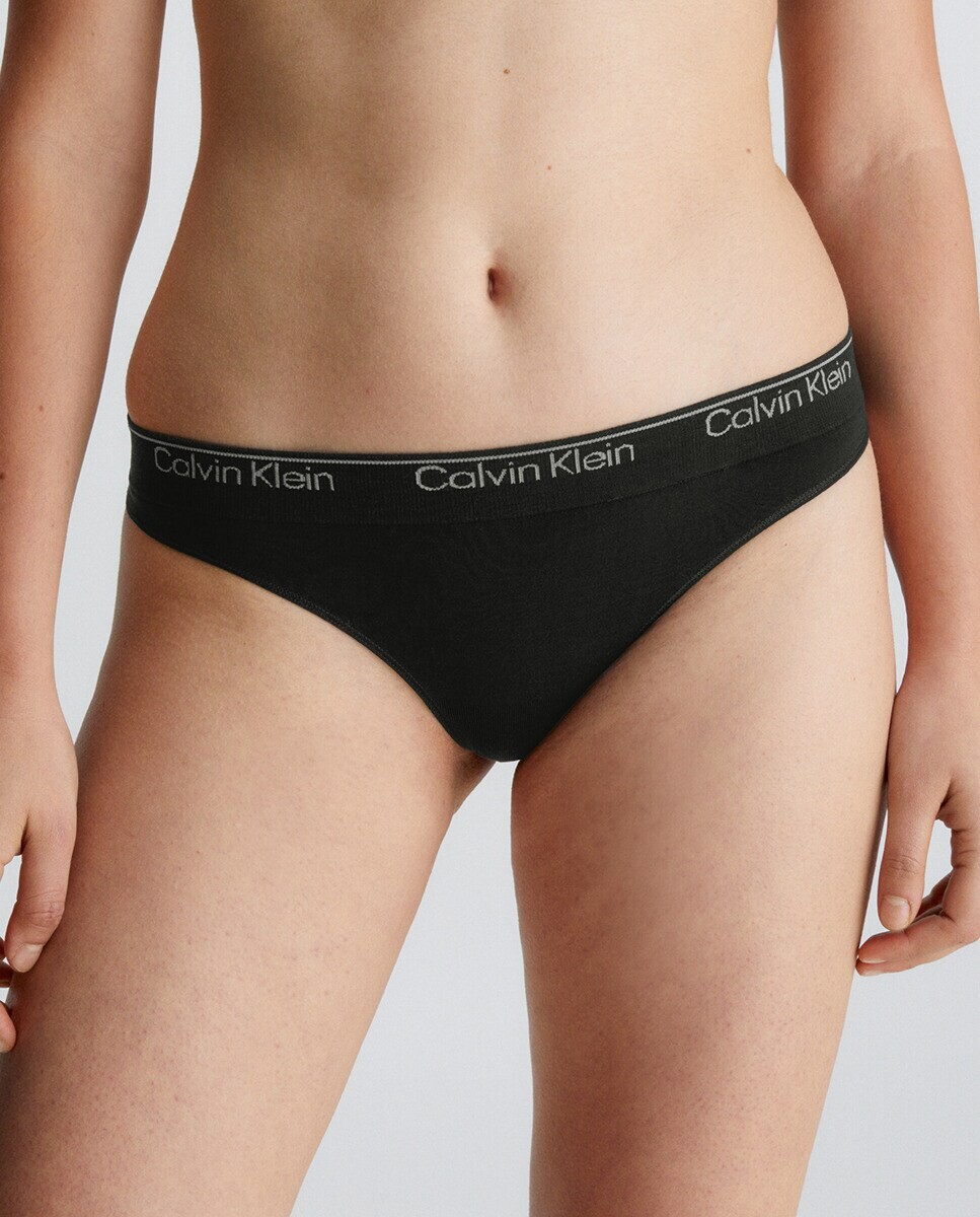 

стринги Calvin Klein, черный