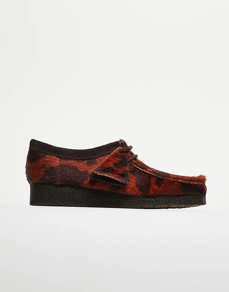 Кроссовки Clarks Originals Wallabee с коровьим принтом — фото 2