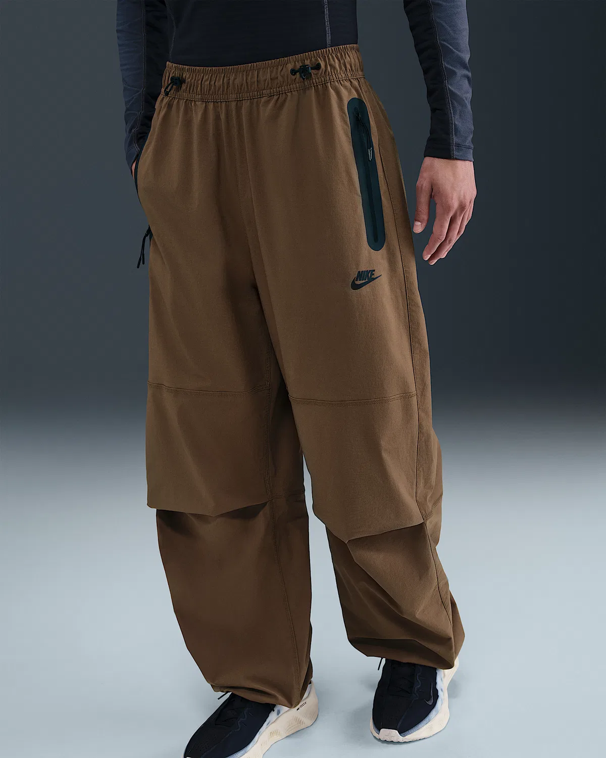 Мужские широкие штаны Nike Tech Woven Oversized, Mosswood Brown/Mosswood Brown/Black — фото 2