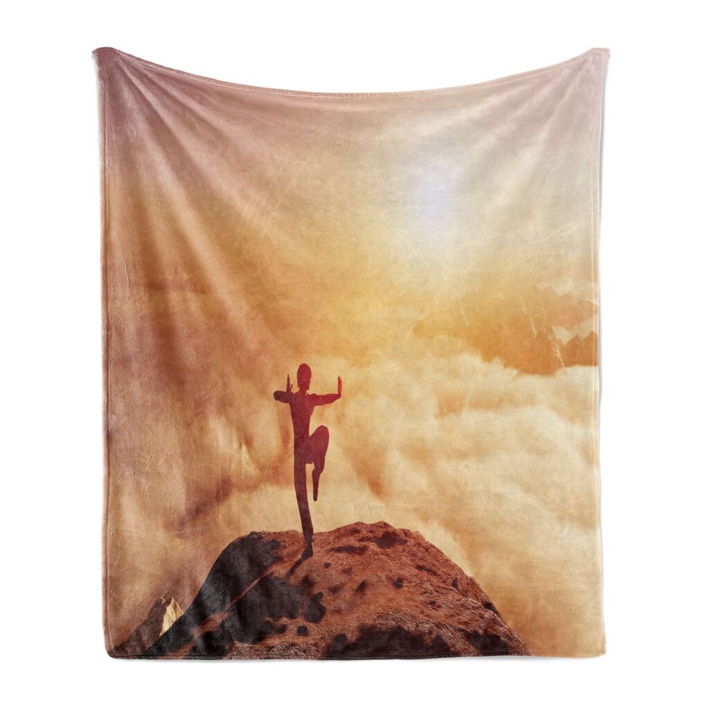 

Мягкое фланелевое флисовое одеяло ABAKUHAUS Kung Fu, «Мужчина в позе каратэ на закате», уютный плюш для использования в помещении и на улице, 125 x 175 см, разноцветное