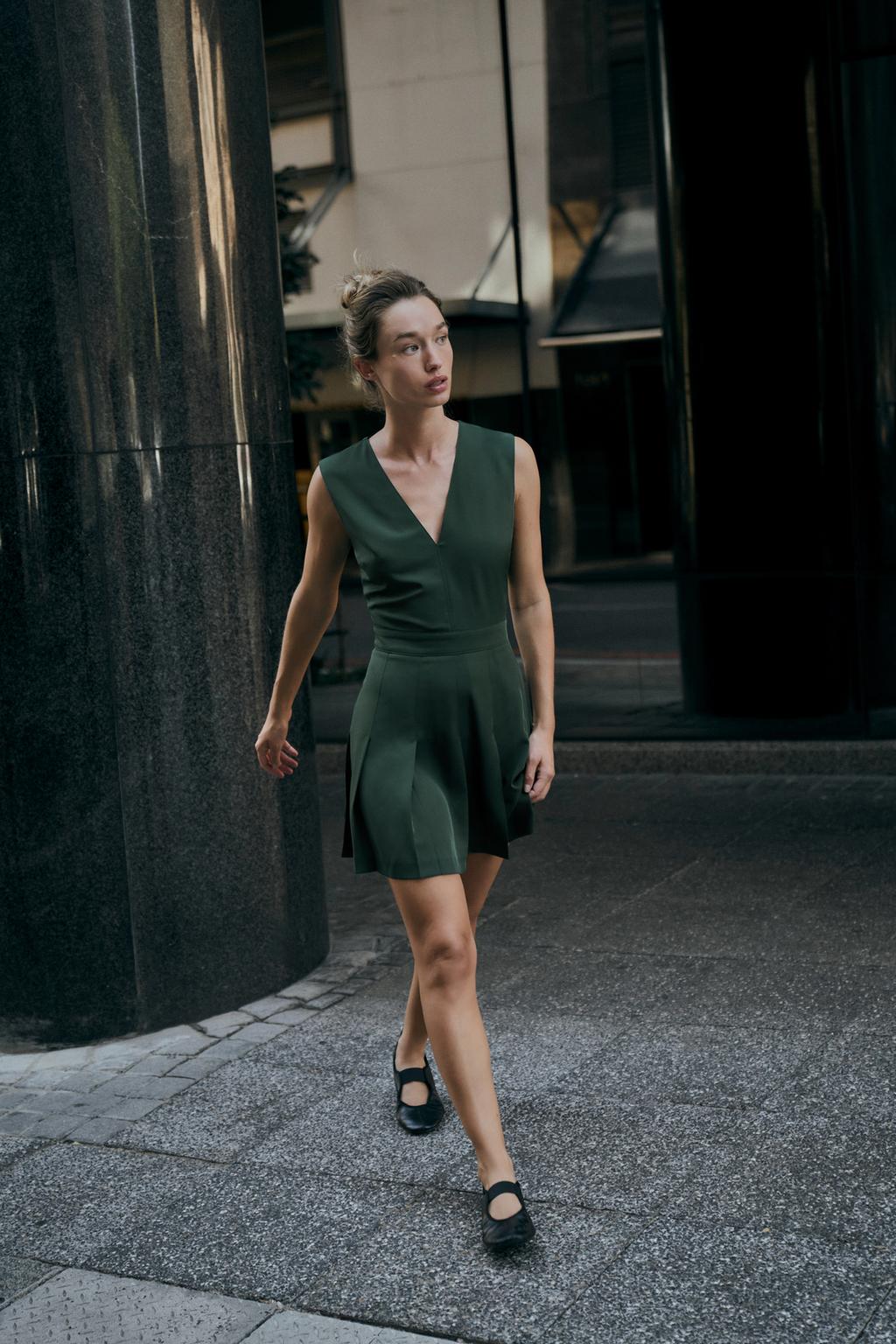 

Мини-плиссированное платье ZARA, зеленый