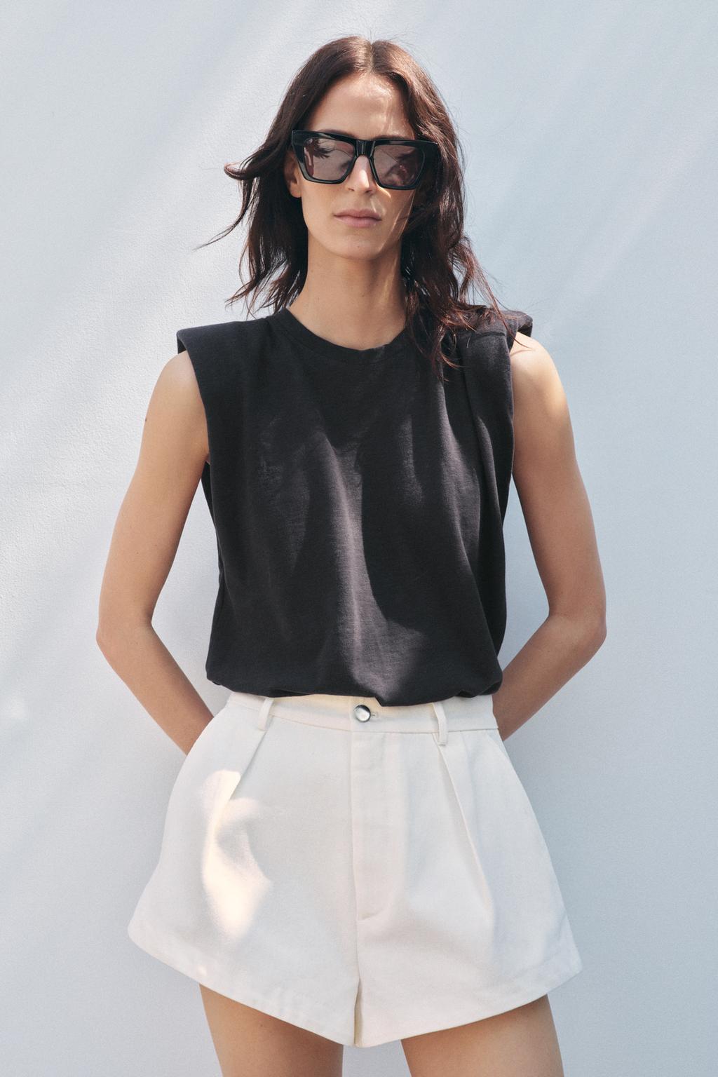 

Футболка с эффектом выцветания и подплечниками ZARA, цвет Charcoal grey