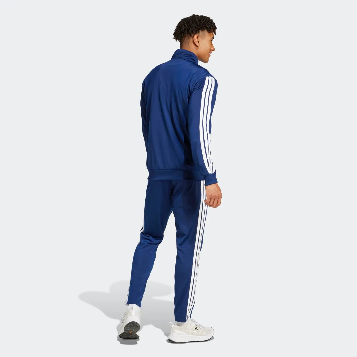 Мужской спортивный костюм Sportswear Tricot Tiro-Inspired adidas, темно-синий — фото 2
