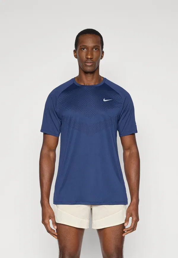 Футболка спортивная Nike Performance, midnight navy/reflective silver-coloured, цвет темно-синий/отражающий серебристый