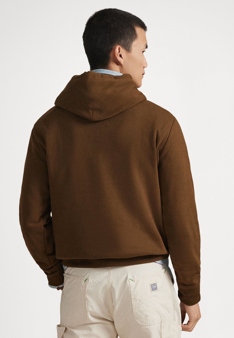 Толстовка Polo Ralph Lauren THE RL FLEECE WESTERN-LOGO HOODIE, York Brown/Brown — фото 3