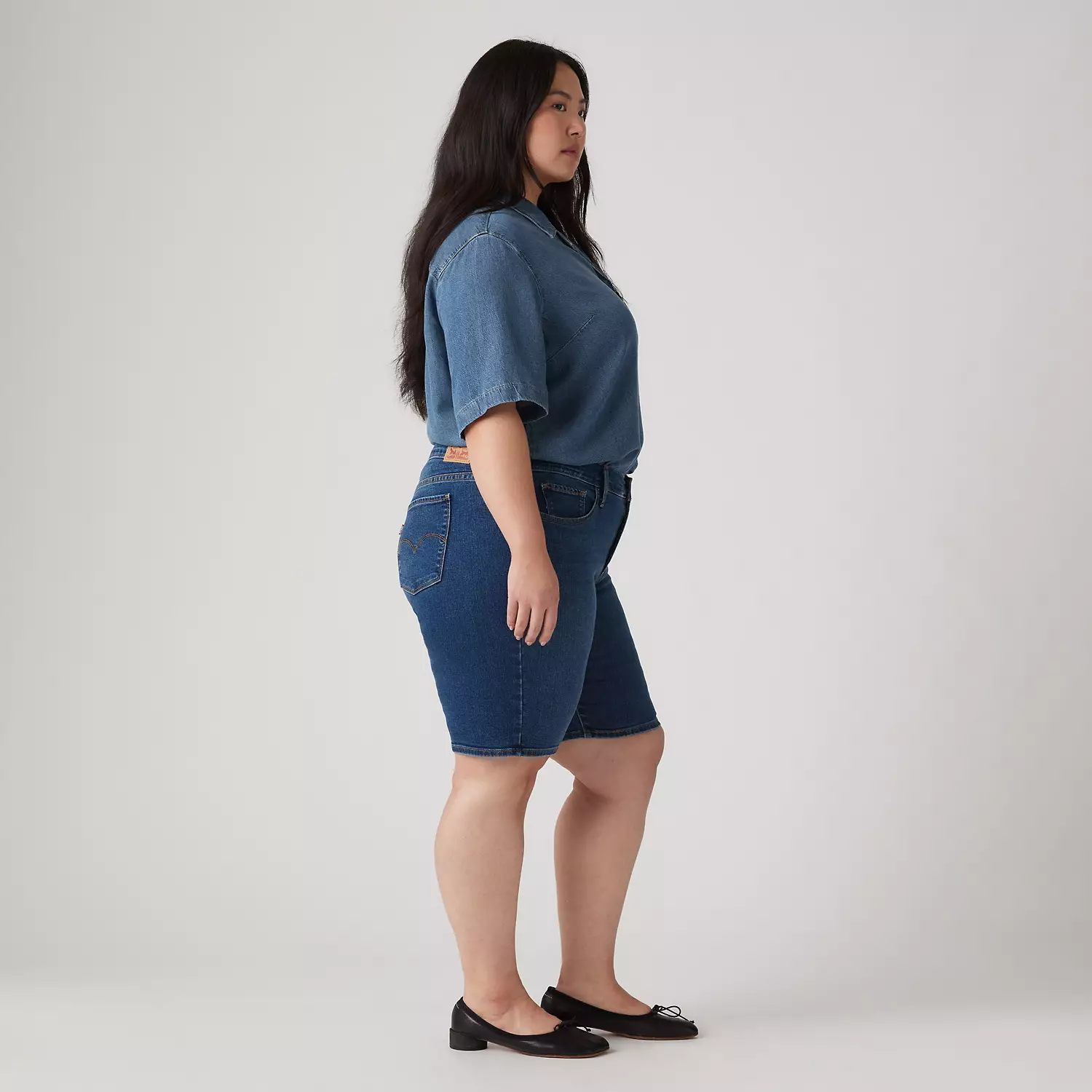 Женские шорты-бермуды Shaping (размер Plus) Levi's, цвет Clever Girl - Dark Wash — фото 3