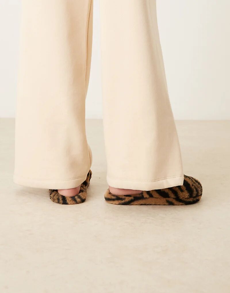 Тапочки ASOS DESIGN Zina с закрытым носком и тигровым принтом — фото 4