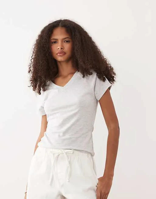 

Серый однотонный топ с короткими рукавами и v-образным вырезом ASOS DESIGN