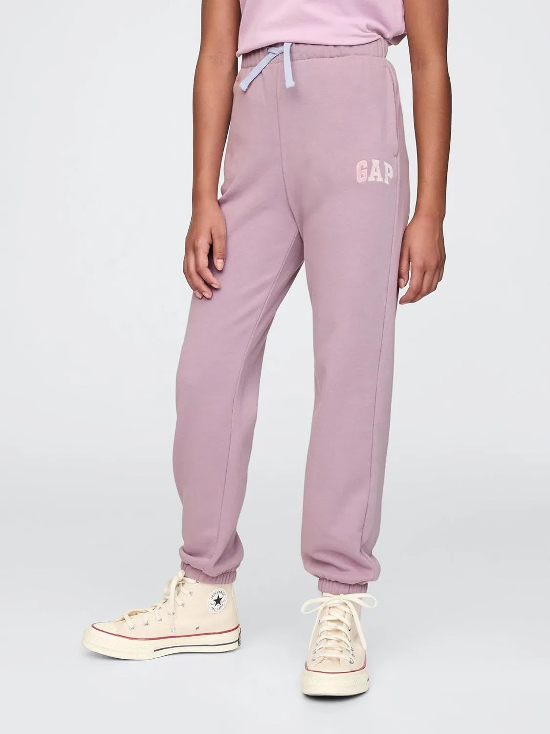 Спортивные брюки-джоггеры из флиса с логотипом Gap для девочек, Amethyst Purple — фото 2